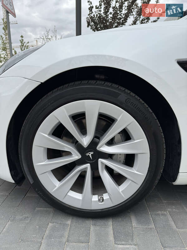 Седан Tesla Model 3 2023 в Киеве