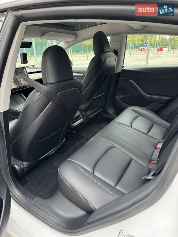 Седан Tesla Model 3 2023 в Киеве