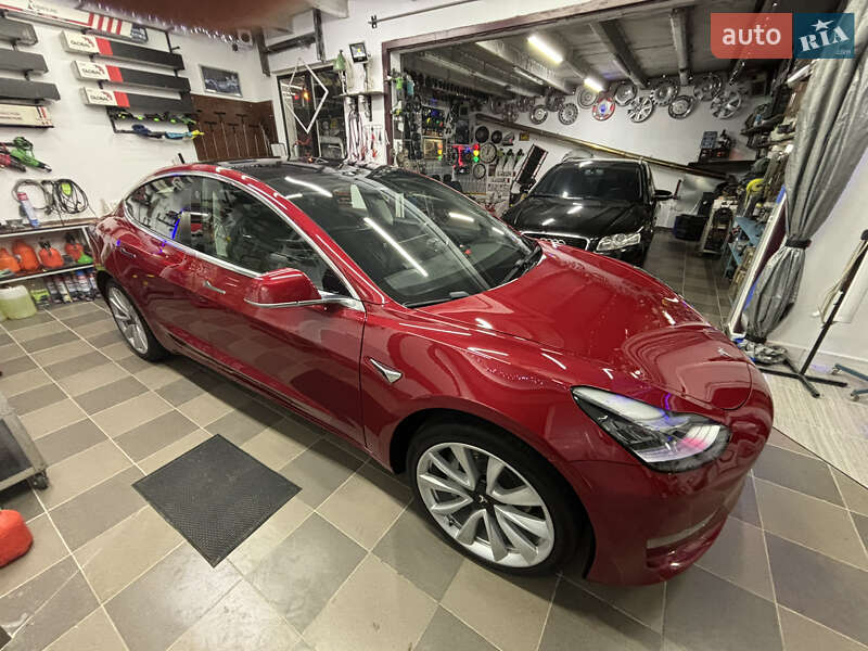 Седан Tesla Model 3 2018 в 
