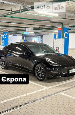 Седан Tesla Model 3 2021 в Киеве