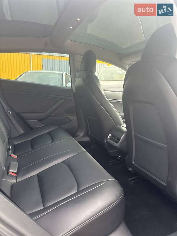 Седан Tesla Model 3 2019 в Києві
