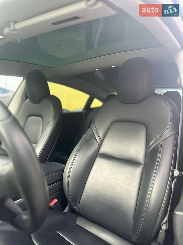 Седан Tesla Model 3 2019 в Києві