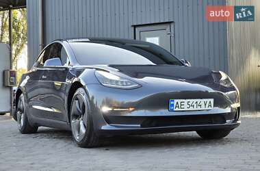 Седан Tesla Model 3 2019 в Першотравенске