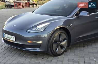 Седан Tesla Model 3 2019 в Першотравенске