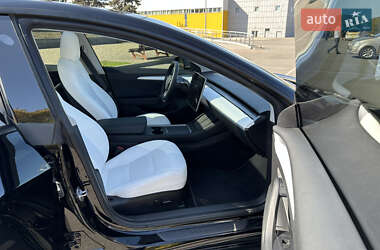Седан Tesla Model 3 2022 в 