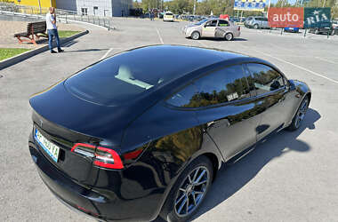Седан Tesla Model 3 2022 в 