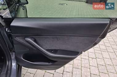 Седан Tesla Model 3 2020 в 