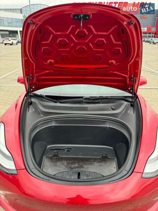 Седан Tesla Model 3 2019 в Киеве