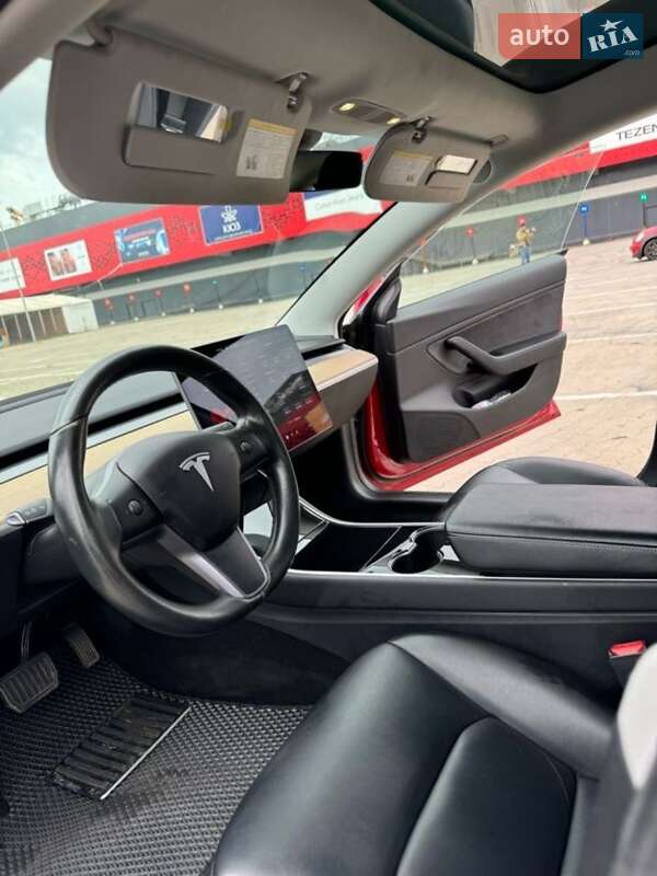 Седан Tesla Model 3 2019 в Киеве