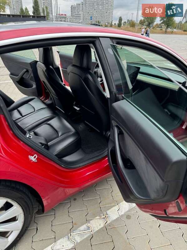 Седан Tesla Model 3 2019 в Киеве