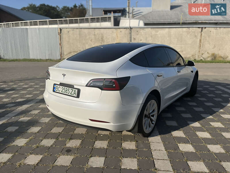 Седан Tesla Model 3 2021 в Стрию