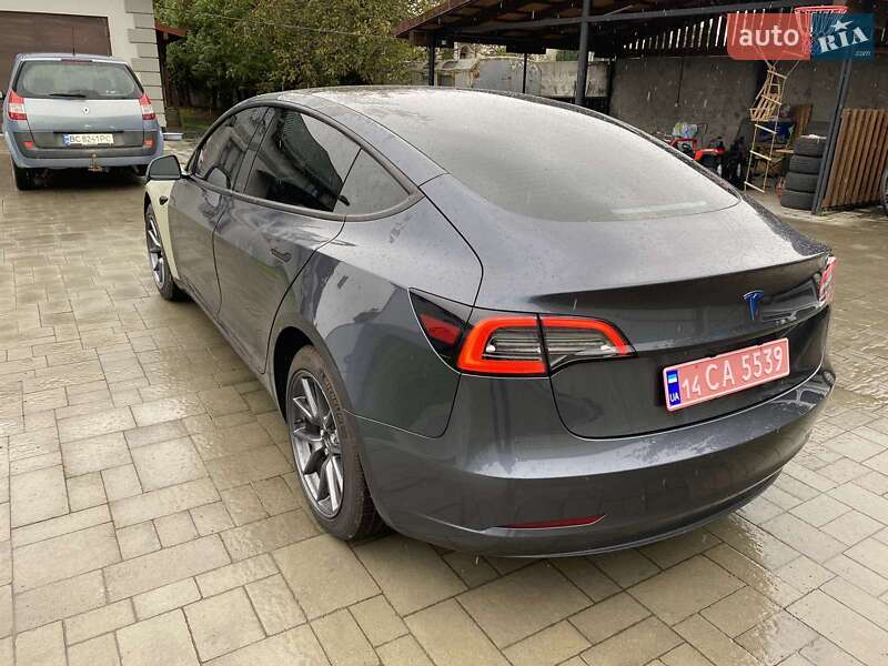 Седан Tesla Model 3 2023 в Києві