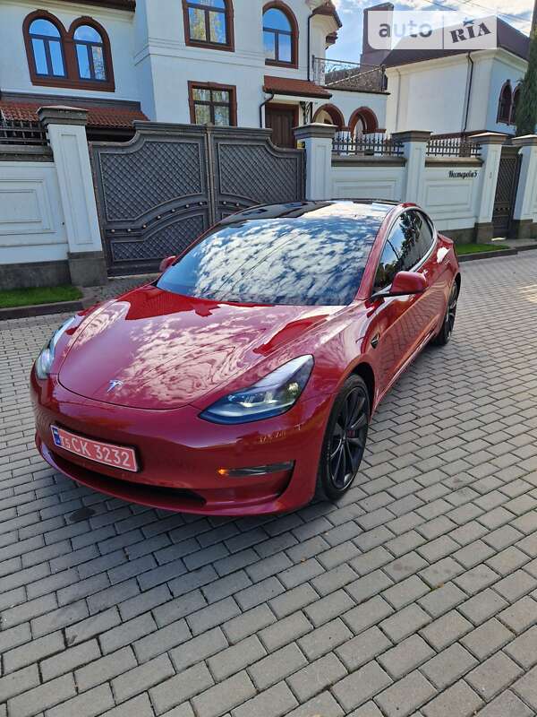 Седан Tesla Model 3 2021 в 