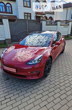 Седан Tesla Model 3 2021 в 
