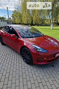 Седан Tesla Model 3 2021 в 