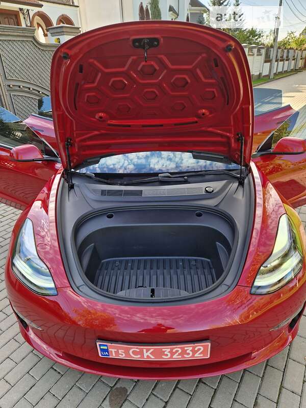 Седан Tesla Model 3 2021 в Рівному