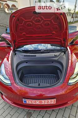 Седан Tesla Model 3 2021 в 
