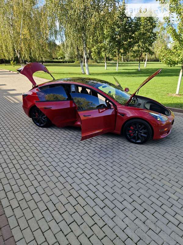 Седан Tesla Model 3 2021 в Рівному
