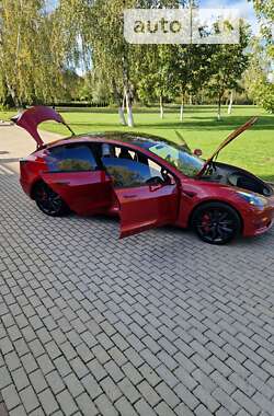 Седан Tesla Model 3 2021 в 