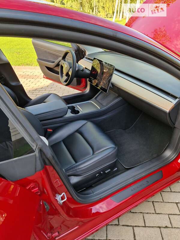 Седан Tesla Model 3 2021 в Рівному
