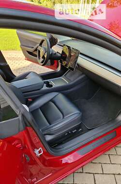 Седан Tesla Model 3 2021 в 