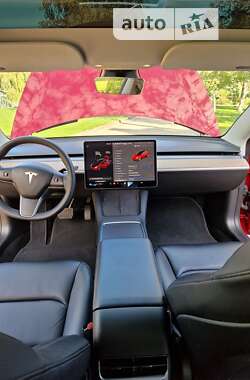 Седан Tesla Model 3 2021 в 