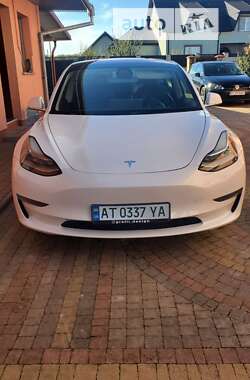 Седан Tesla Model 3 2018 в Івано-Франківську