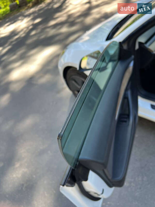 Седан Tesla Model 3 2021 в Черкасах