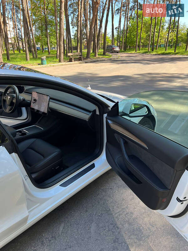 Седан Tesla Model 3 2021 в Черкасах