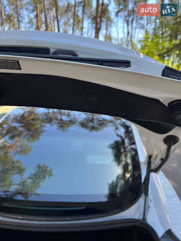 Седан Tesla Model 3 2021 в Черкасах