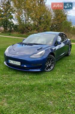 Седан Tesla Model 3 2022 в 