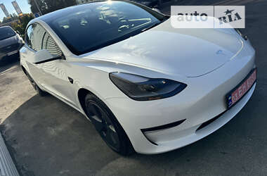 Седан Tesla Model 3 2022 в 
