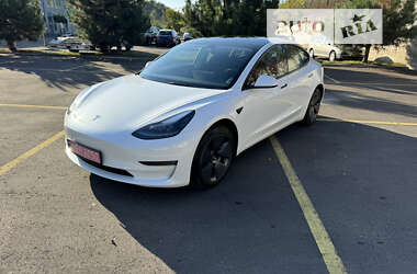 Седан Tesla Model 3 2022 в 