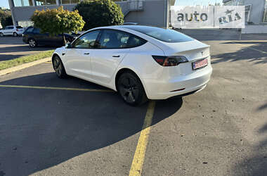 Седан Tesla Model 3 2022 в 