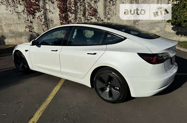 Седан Tesla Model 3 2022 в 