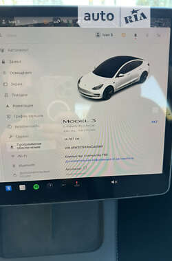 Седан Tesla Model 3 2022 в 
