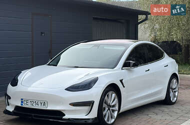 Седан Tesla Model 3 2019 в Черновцах