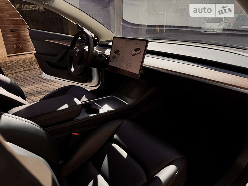 Седан Tesla Model 3 2022 в Івано-Франківську