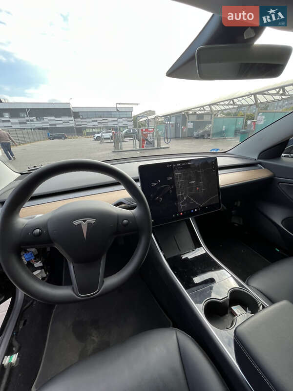 Седан Tesla Model 3 2020 в Черкассах