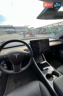 Седан Tesla Model 3 2020 в 