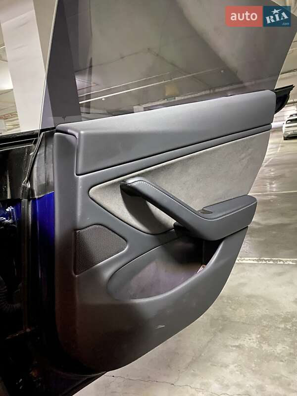 Седан Tesla Model 3 2018 в Дніпрі