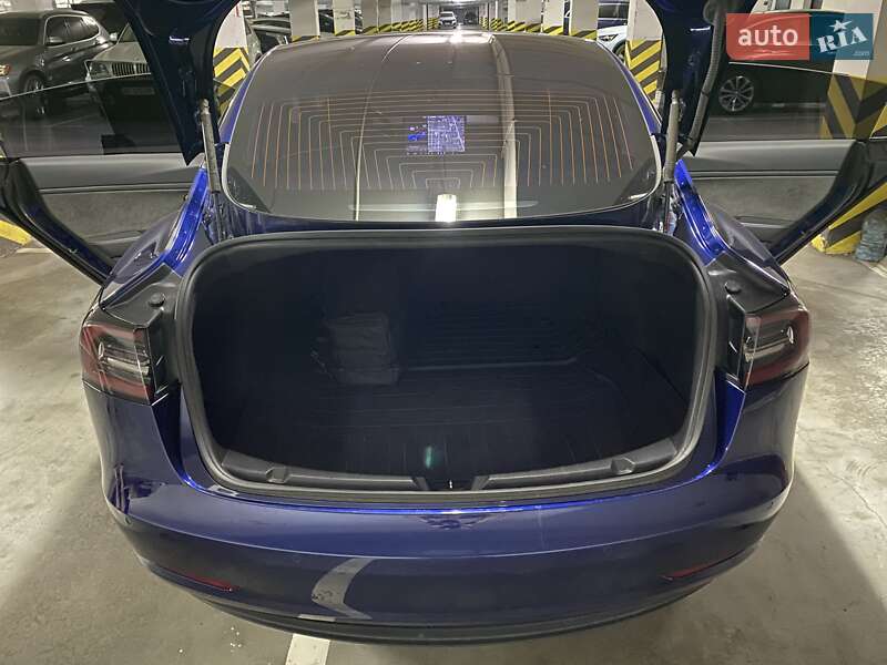 Седан Tesla Model 3 2018 в Дніпрі