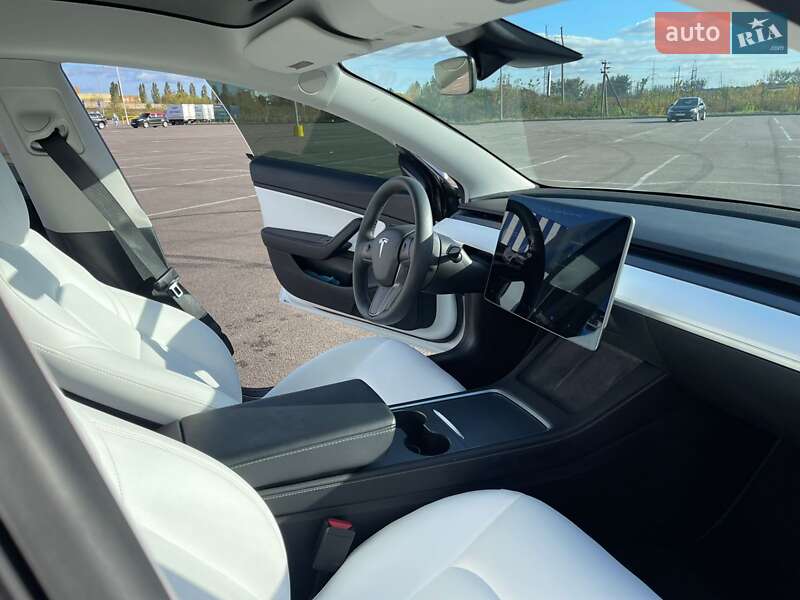 Седан Tesla Model 3 2021 в Рівному