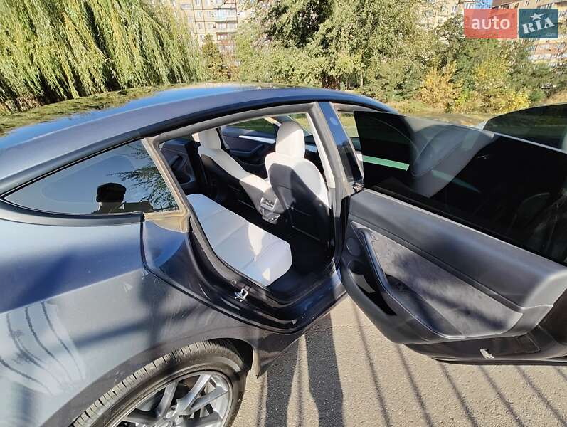 Седан Tesla Model 3 2022 в Кривом Роге