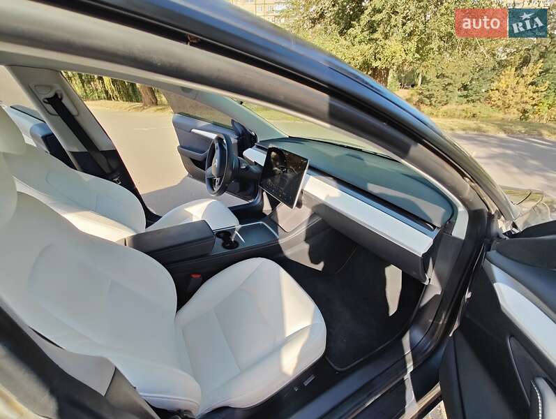 Седан Tesla Model 3 2022 в Кривом Роге