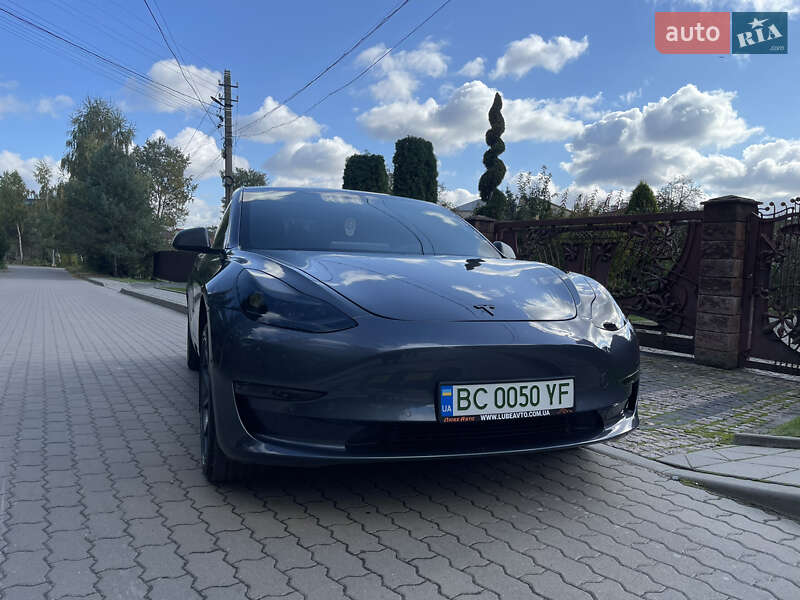 Седан Tesla Model 3 2020 в Львове