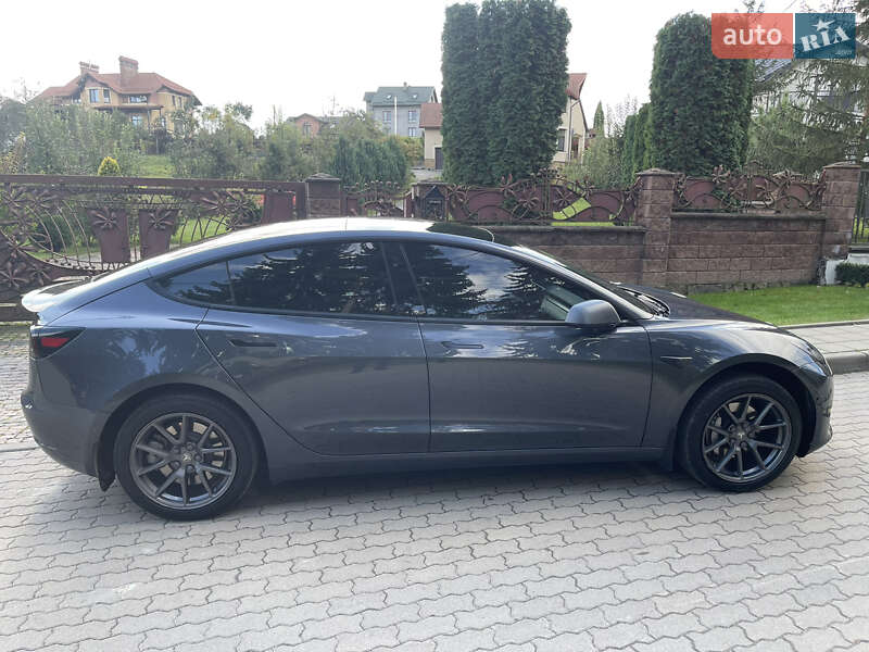 Седан Tesla Model 3 2020 в Львове