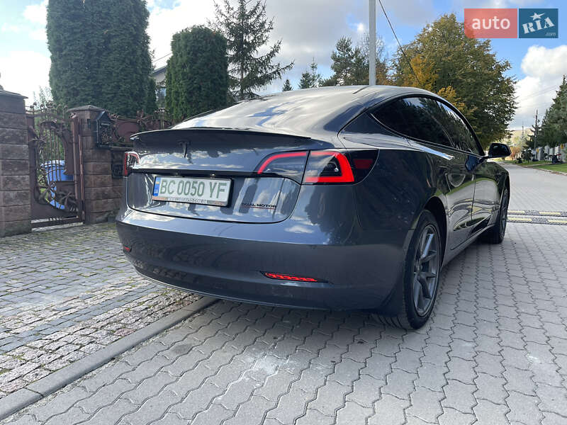 Седан Tesla Model 3 2020 в Львове