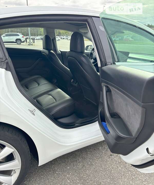Седан Tesla Model 3 2019 в Києві