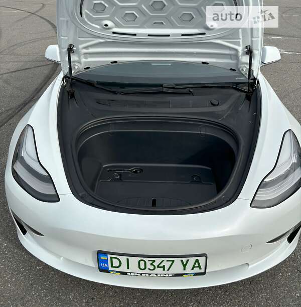 Седан Tesla Model 3 2019 в Києві